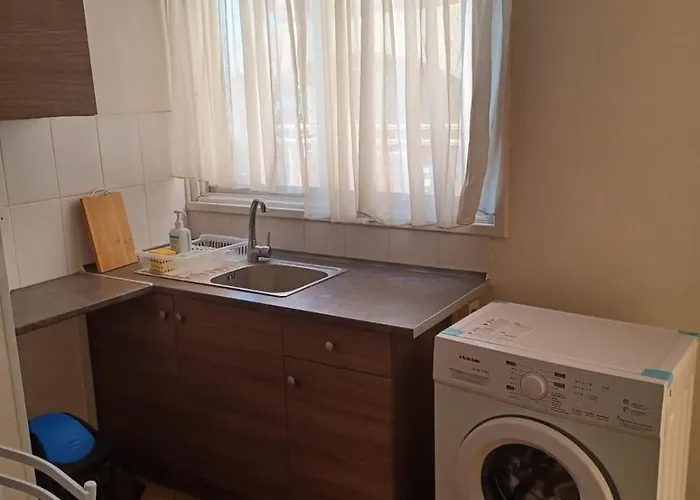 Terpsichore Apts Apartman *