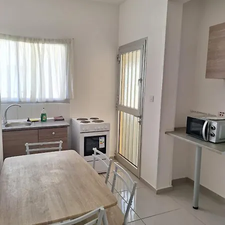 Terpsichore Apts דירה