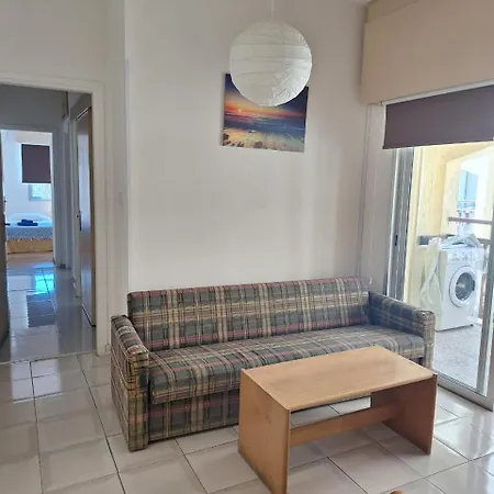 Terpsichore Apts דירה